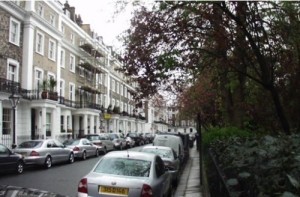 Chelsea: An affluent area near museums and green spaces